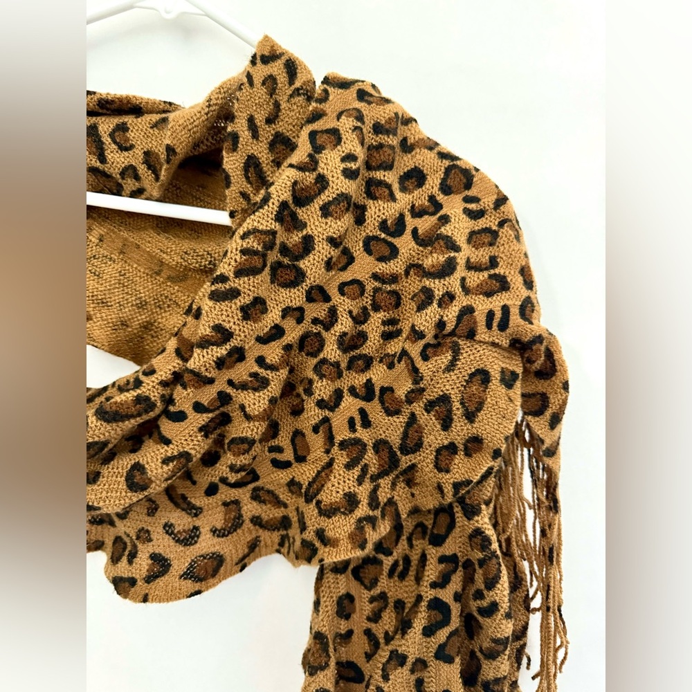 Leopard Ruffled Scarf - Picture 6 of 12